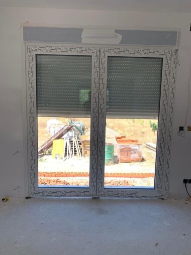 Una buena persiana siempre es buena opción para tu ventana