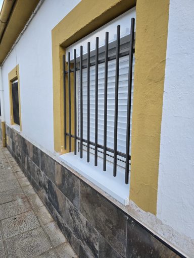 Persiana exterior una buena alternativa para instalar si tu ventana no tiene persiana.